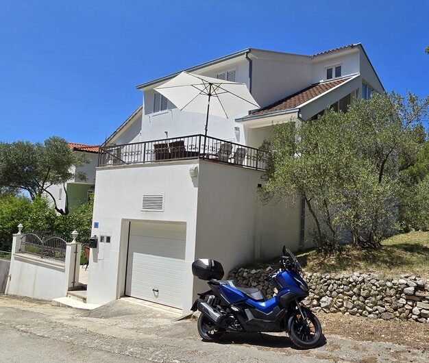 Zaostrog, prekrasna apartmanska kuća