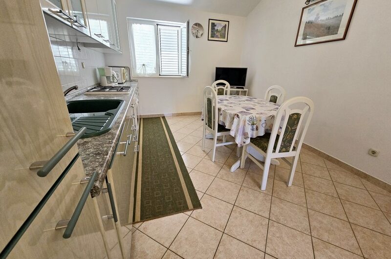 Zaostrog, prekrasna apartmanska kuća