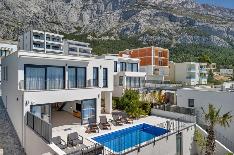 Nova vila s bazenom Veliko brdo, Makarska