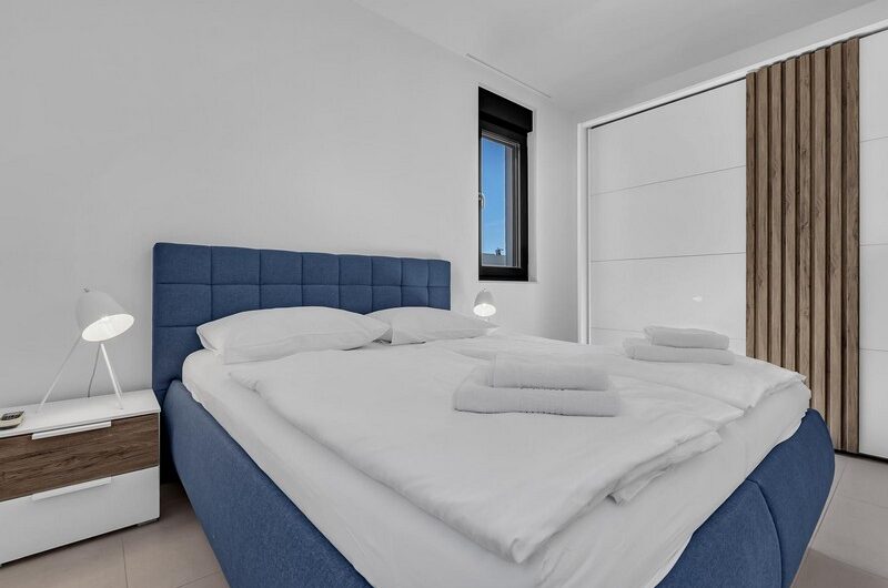Nova vila s bazenom Veliko brdo, Makarska
