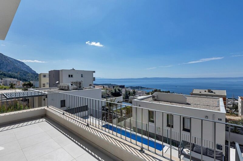 Nova vila s bazenom Veliko brdo, Makarska