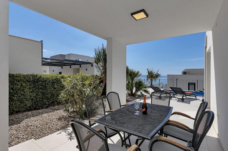 Nova vila s bazenom Veliko brdo, Makarska
