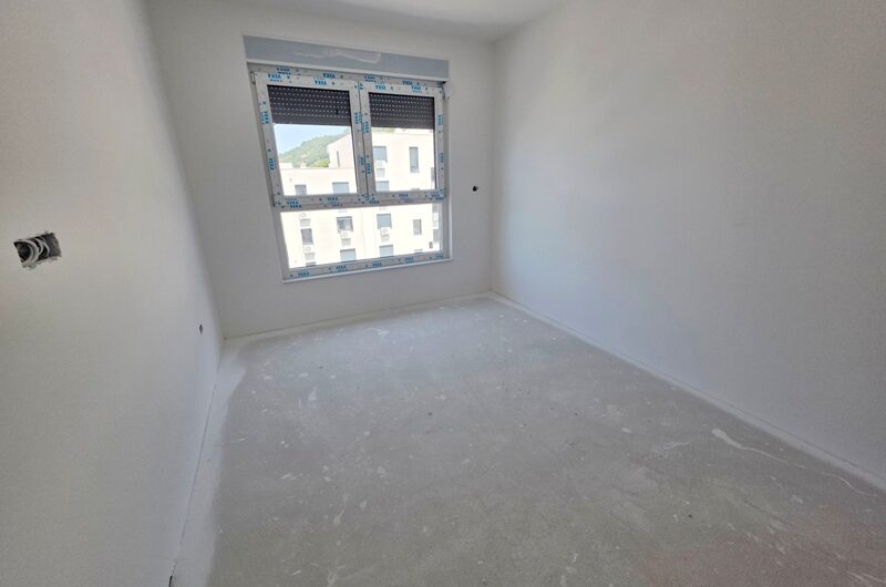 Makarska, prostran dvosoban stan novogradnja