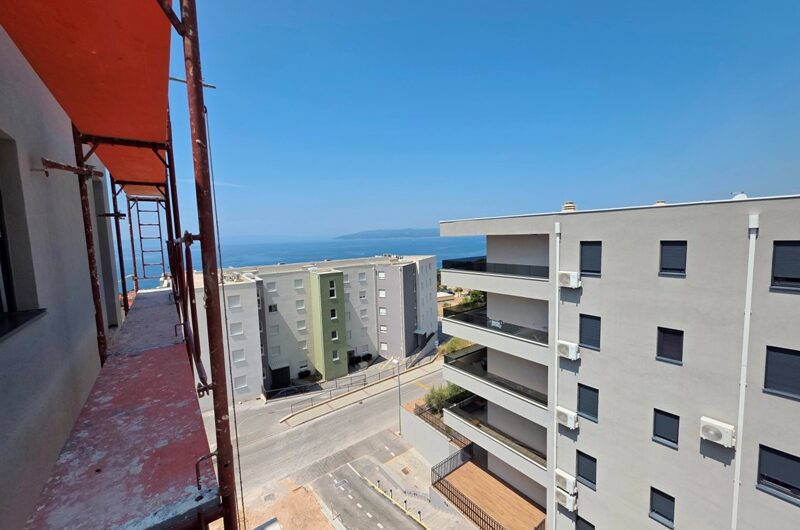 Makarska, prostran dvosoban stan novogradnja