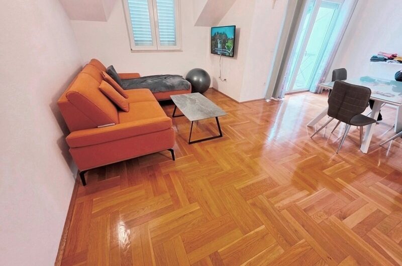 Jednosoban namješten stan s pogledom na more