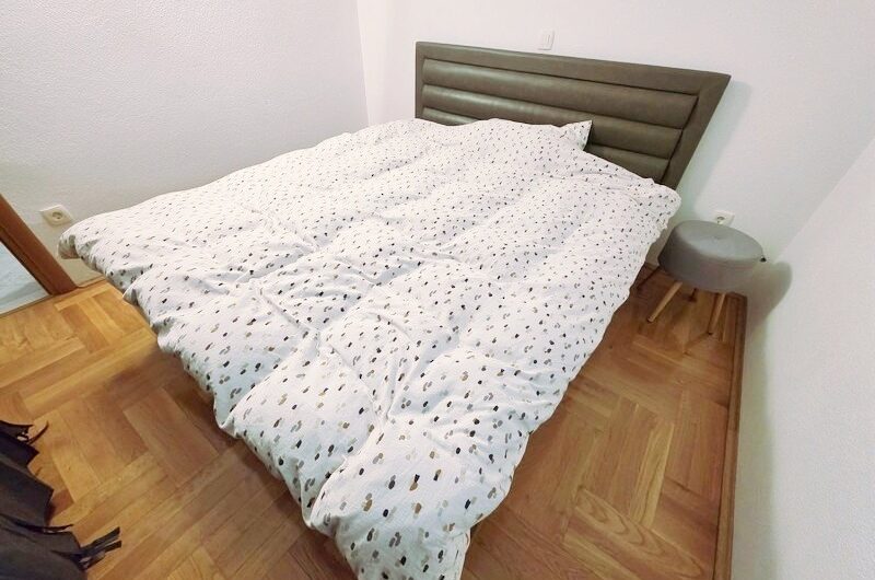 Jednosoban namješten stan s pogledom na more