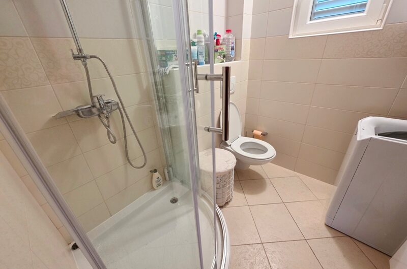 Jednosoban namješten stan s pogledom na more