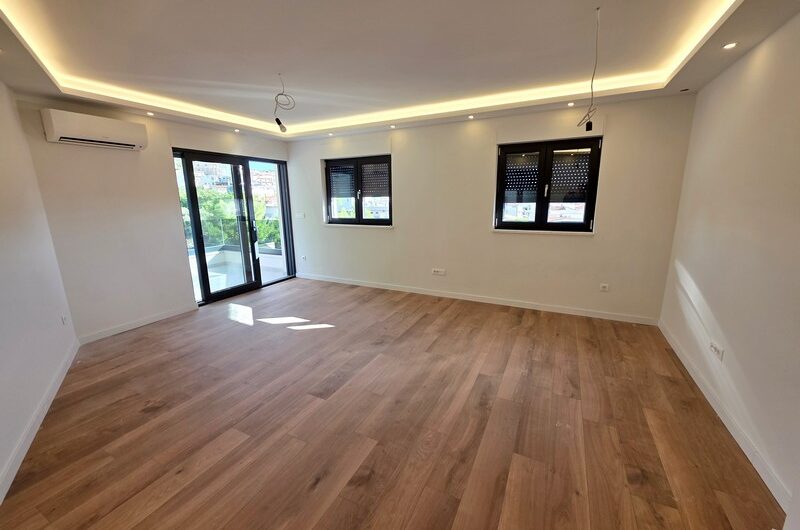 Makarska centar, dvosoban stan novogradnja