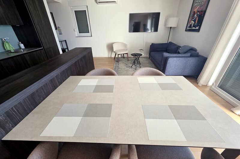 Makarska, prekrasan trosoban namješten stan