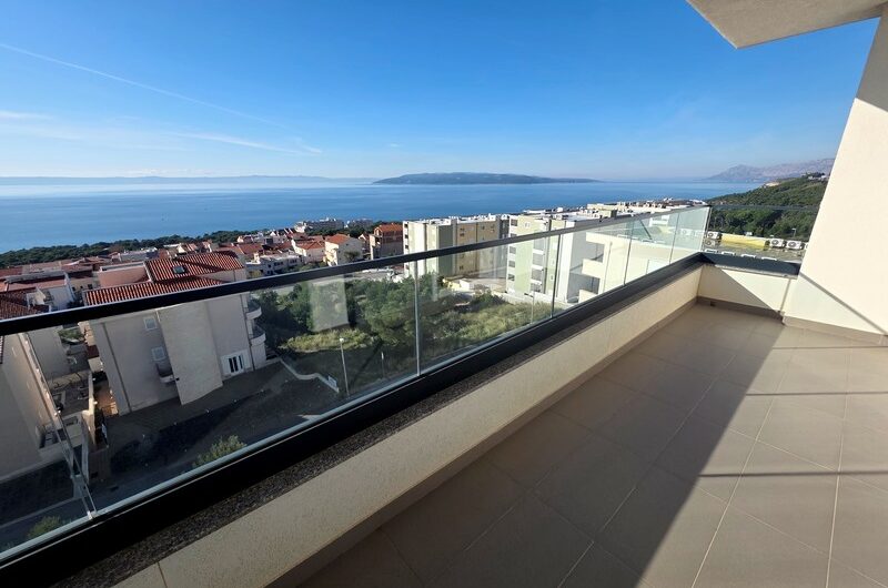 Makarska, prekrasan trosoban namješten stan