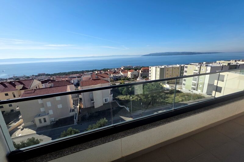 Makarska, prekrasan trosoban namješten stan