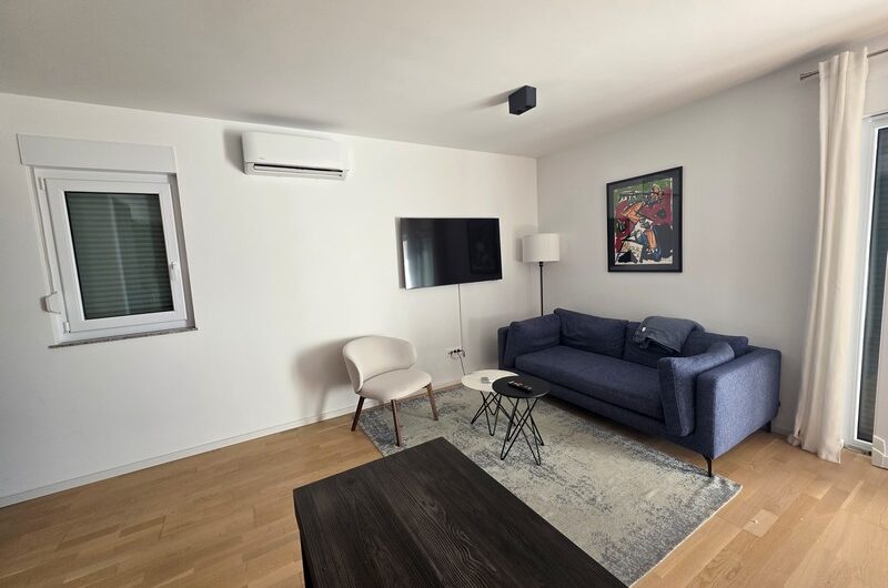 Makarska, prekrasan trosoban namješten stan