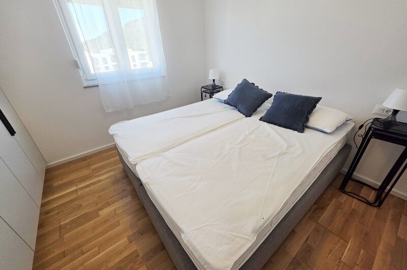 Makarska, prekrasan trosoban namješten stan