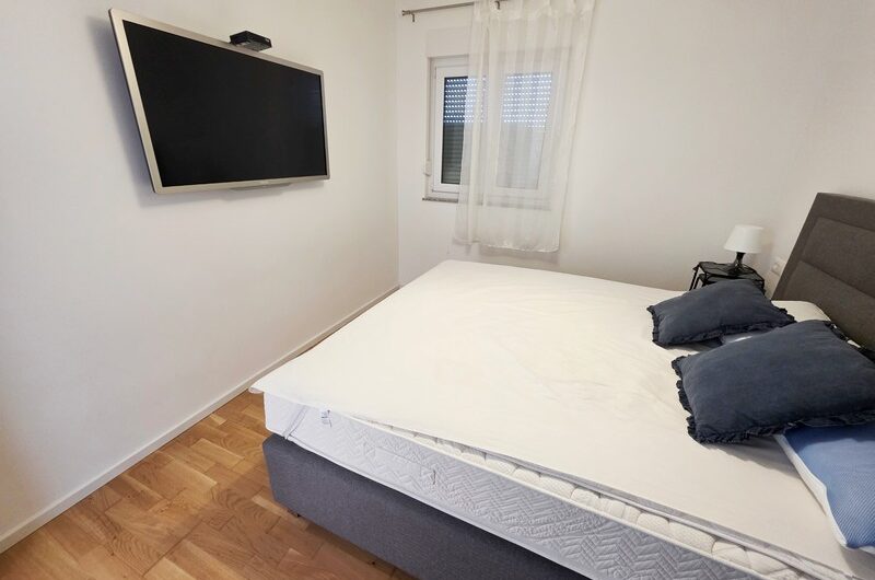 Makarska, prekrasan trosoban namješten stan