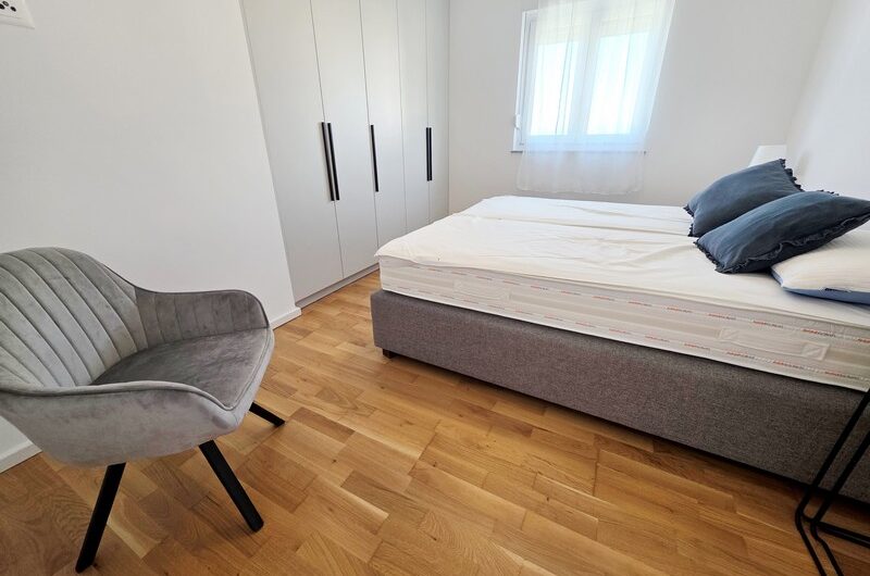 Makarska, prekrasan trosoban namješten stan