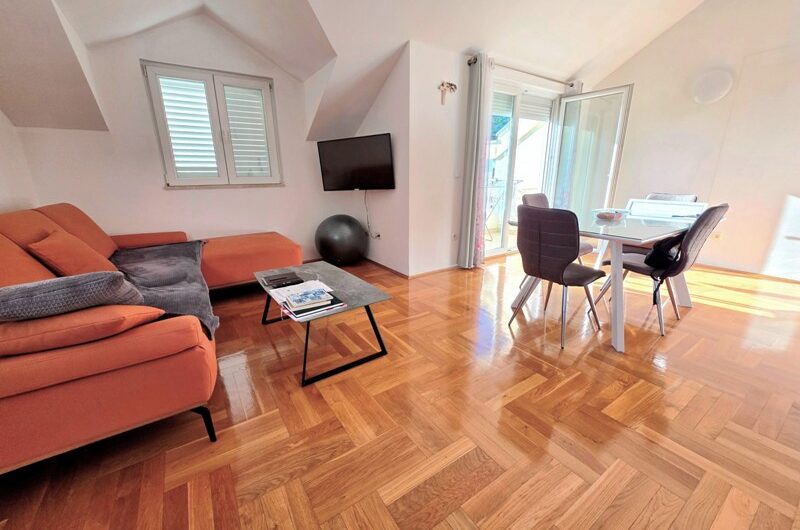 Jednosoban namješten stan s pogledom na more