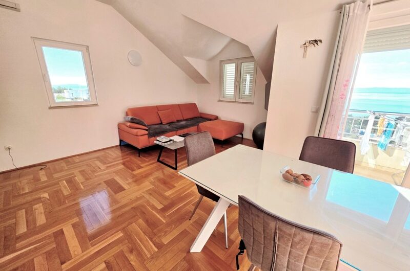 Jednosoban namješten stan s pogledom na more