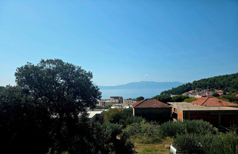 Drvenik,  trosobni stanovi blizu mora