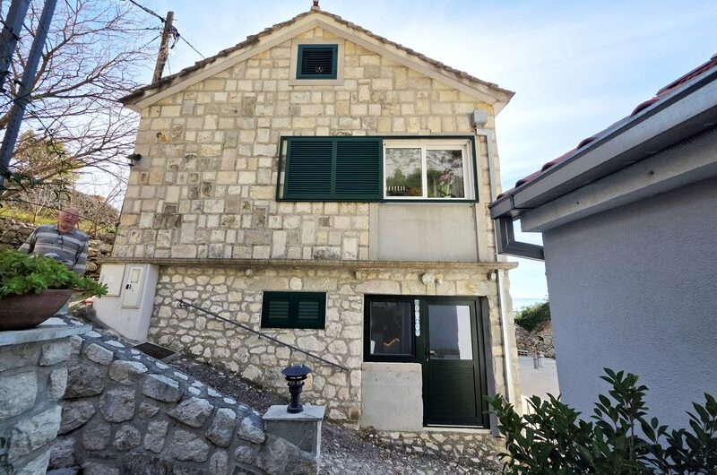 Prekrasan posjed s tri objekta – Topići, Baška voda