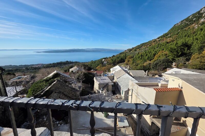 Prekrasan posjed s tri objekta – Topići, Baška voda