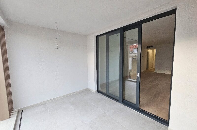 Makarska, atraktivan dvosoban stan blizu plaže