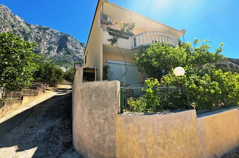 Samostojeća kuća u Velikom brdu, Makarska