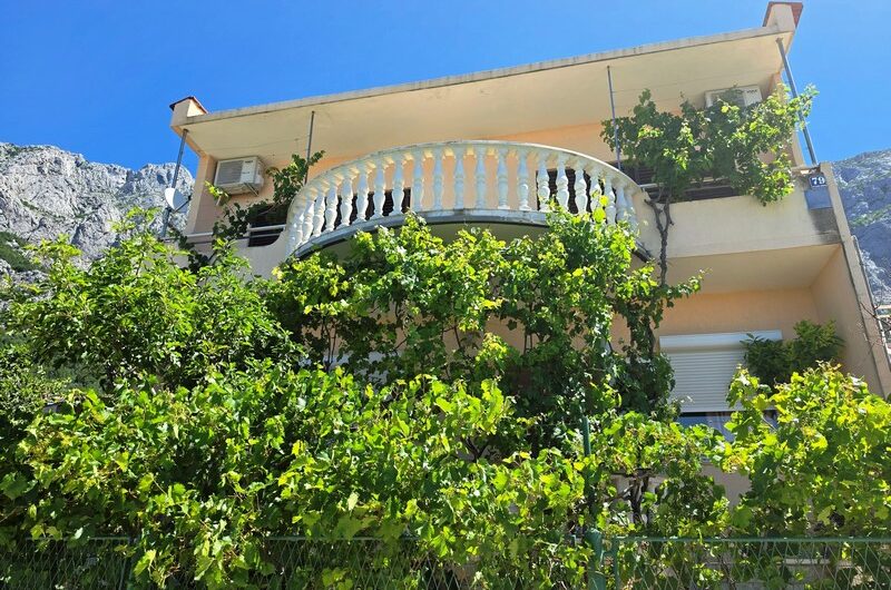 Samostojeća kuća u Velikom brdu, Makarska