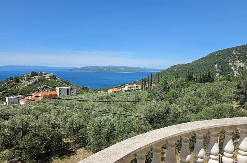 Samostojeća kuća u Velikom brdu, Makarska