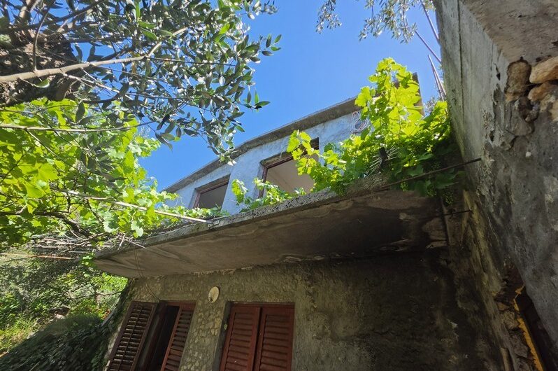 Kuća na odličnoj lokaciji s pogledom na more Tučepi