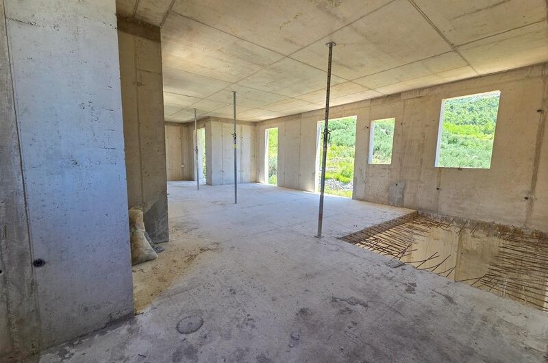 Tučepi dvoetažan trosoban stan, novogradnja