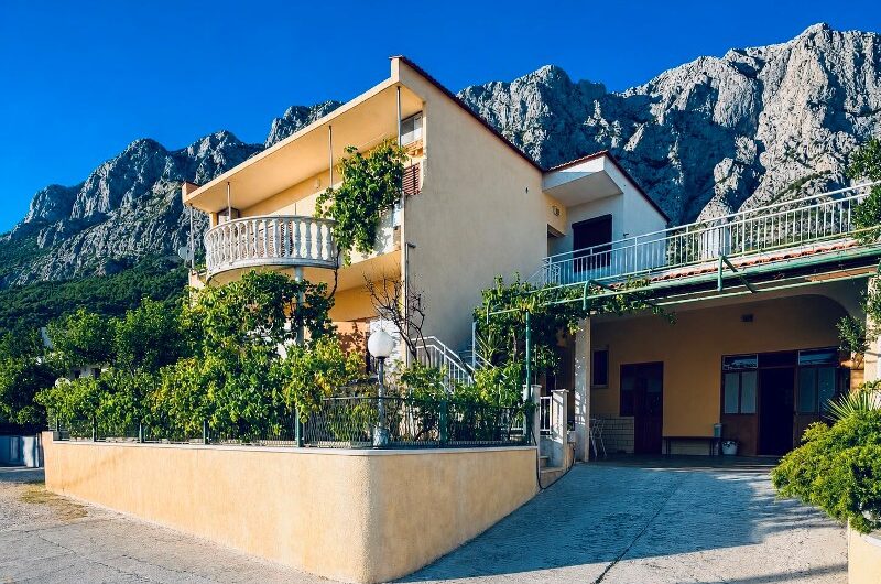 Samostojeća kuća u Velikom brdu, Makarska