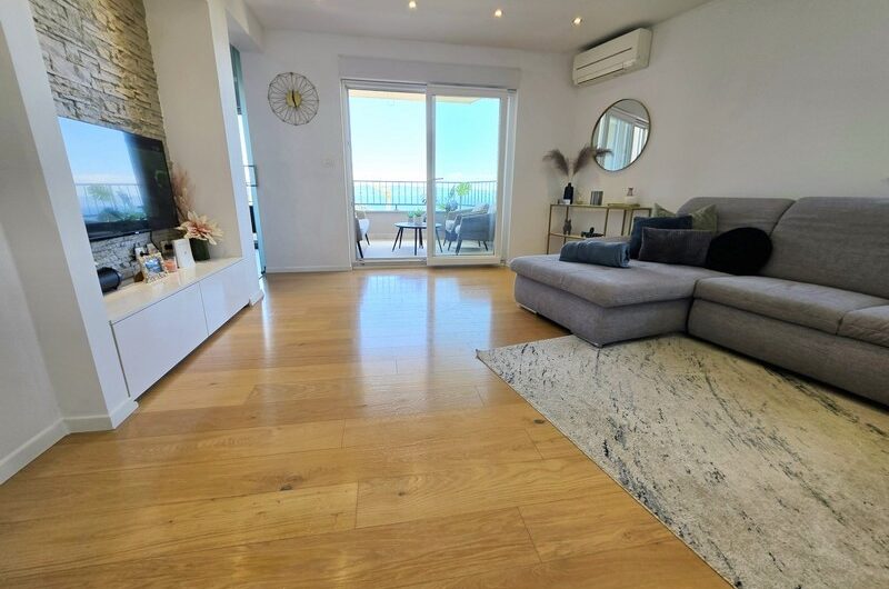Makarska prekrasan trosoban stan s pogledom na more