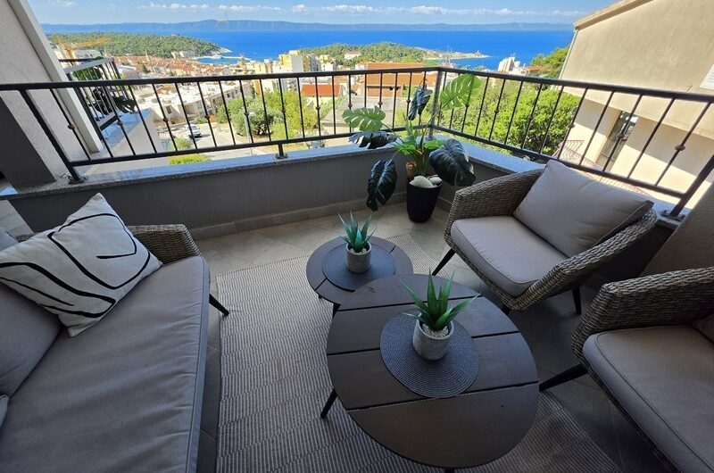 Makarska prekrasan trosoban stan s pogledom na more