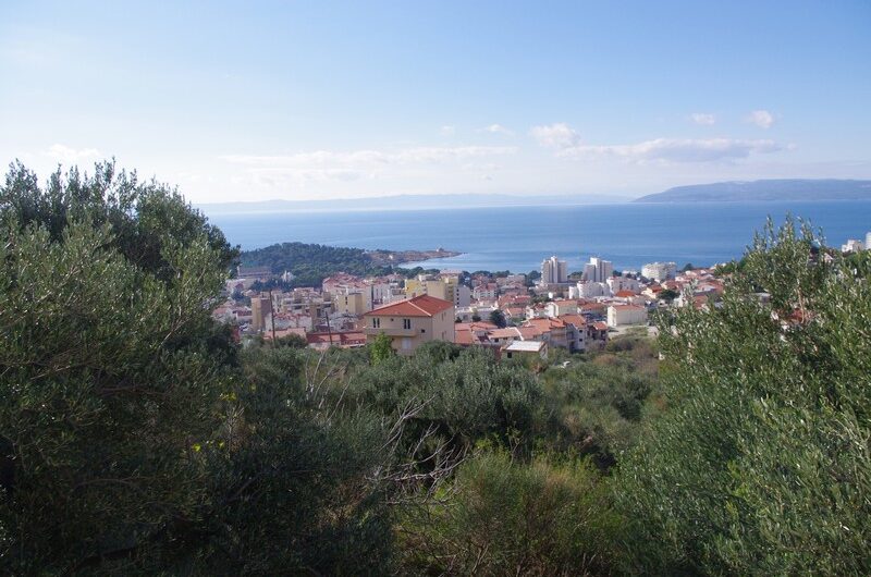 Makarska zemljište u građevnoj zoni s otvorenim pogledom na more