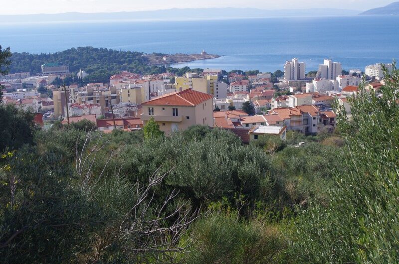 Makarska zemljište u građevnoj zoni s otvorenim pogledom na more