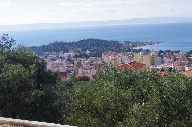 Makarska zemljište u građevnoj zoni s otvorenim pogledom na more