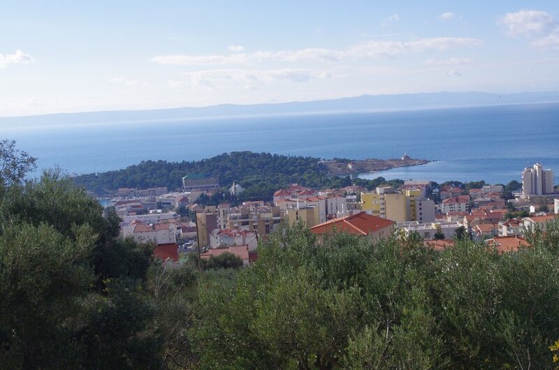 Makarska zemljište u građevnoj zoni s otvorenim pogledom na more