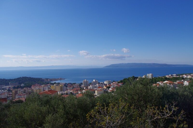 Makarska zemljište u građevnoj zoni s otvorenim pogledom na more