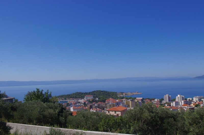 Makarska zemljište u građevnoj zoni s otvorenim pogledom na more