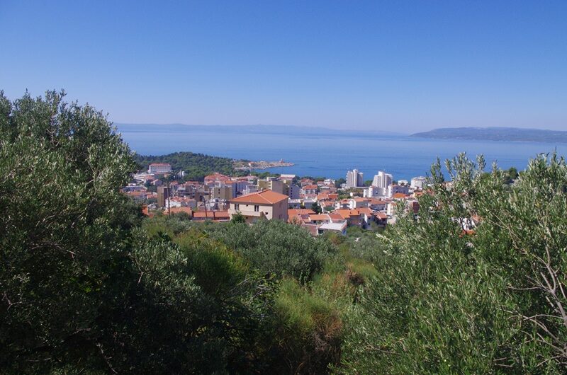Makarska zemljište u građevnoj zoni s otvorenim pogledom na more