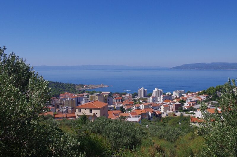 Makarska zemljište u građevnoj zoni s otvorenim pogledom na more
