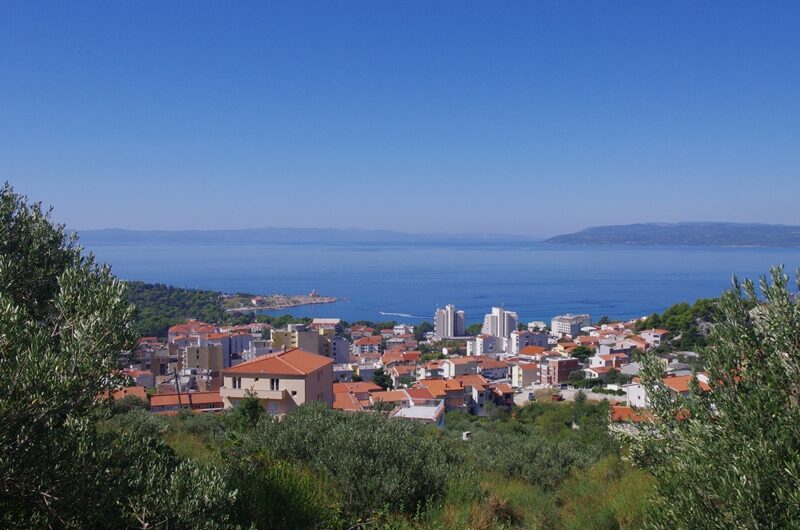 Makarska zemljište u građevnoj zoni s otvorenim pogledom na more