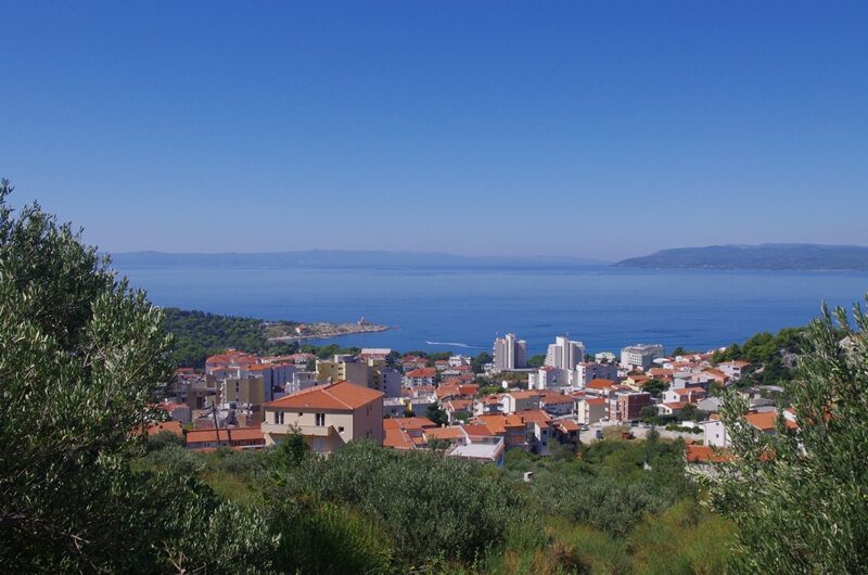 Makarska zemljište u građevnoj zoni s otvorenim pogledom na more