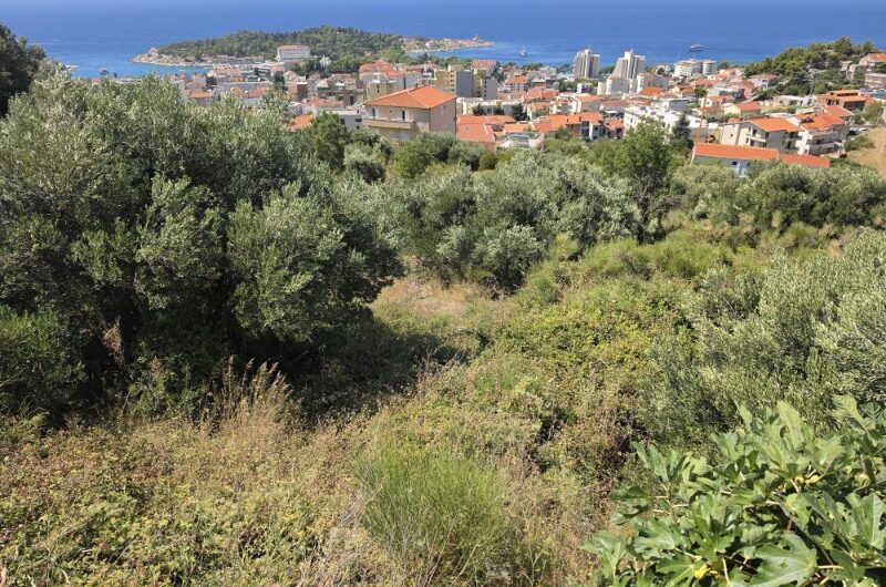Makarska zemljište u građevnoj zoni s otvorenim pogledom na more