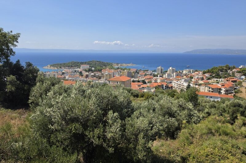 Makarska zemljište u građevnoj zoni s otvorenim pogledom na more