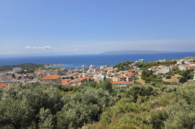 Makarska zemljište u građevnoj zoni s otvorenim pogledom na more