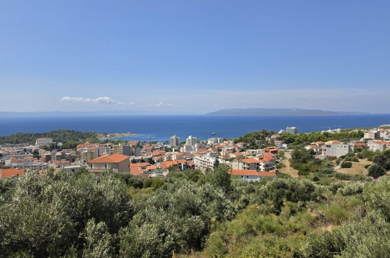 Makarska zemljište u građevnoj zoni s otvorenim pogledom na more
