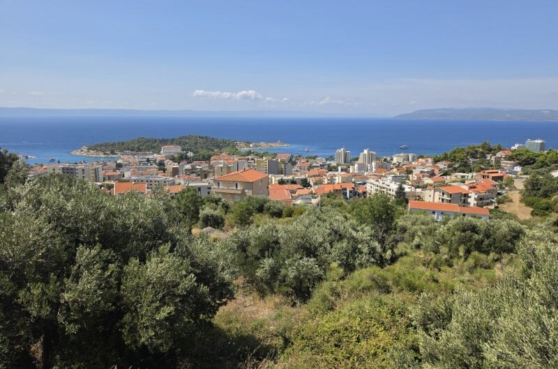 Makarska zemljište u građevnoj zoni s otvorenim pogledom na more