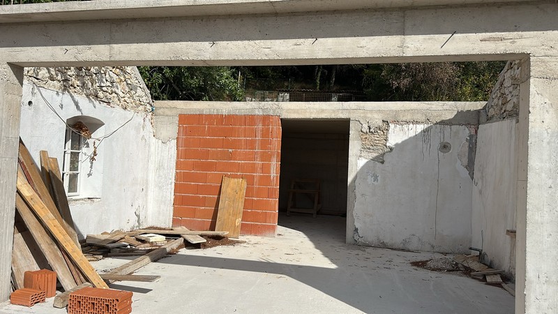Tučepi, kamena kuća s konobom